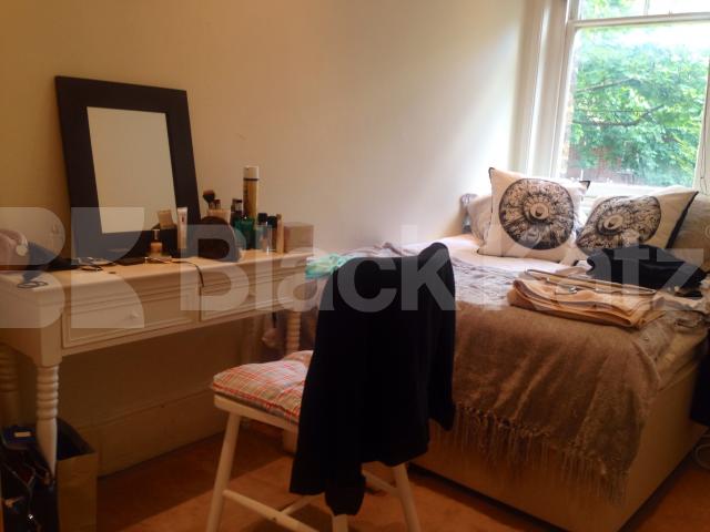 			LET , 2 Bedroom, 1 bath, 1 reception Apartment			 Gauden Road, Clapham North 